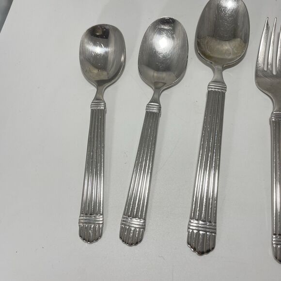 Lot of 6 Wallace Chardonnay 18/8 Stainless Flatware Classic Ribbed Fork Spoon - Picture 2 of 5